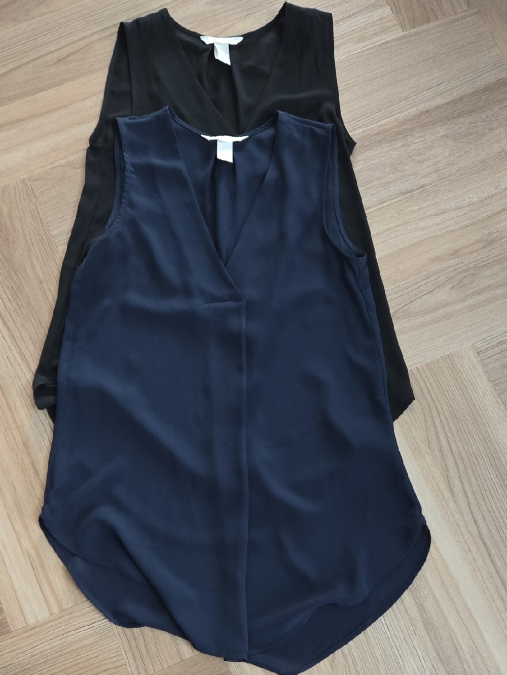 H&M Sleeveless V-Neck Women's TUNIC Tops in Navy and Black Size 4